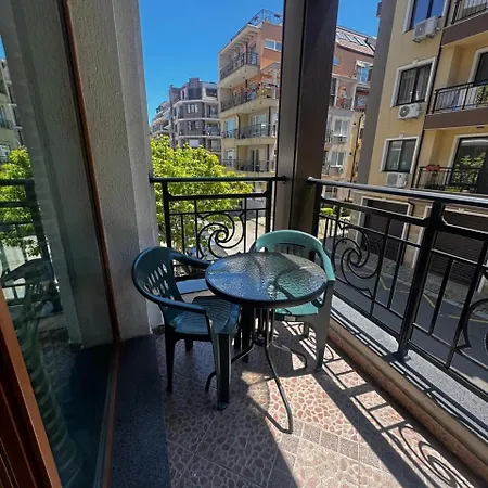 Apartment Rose Gardens *